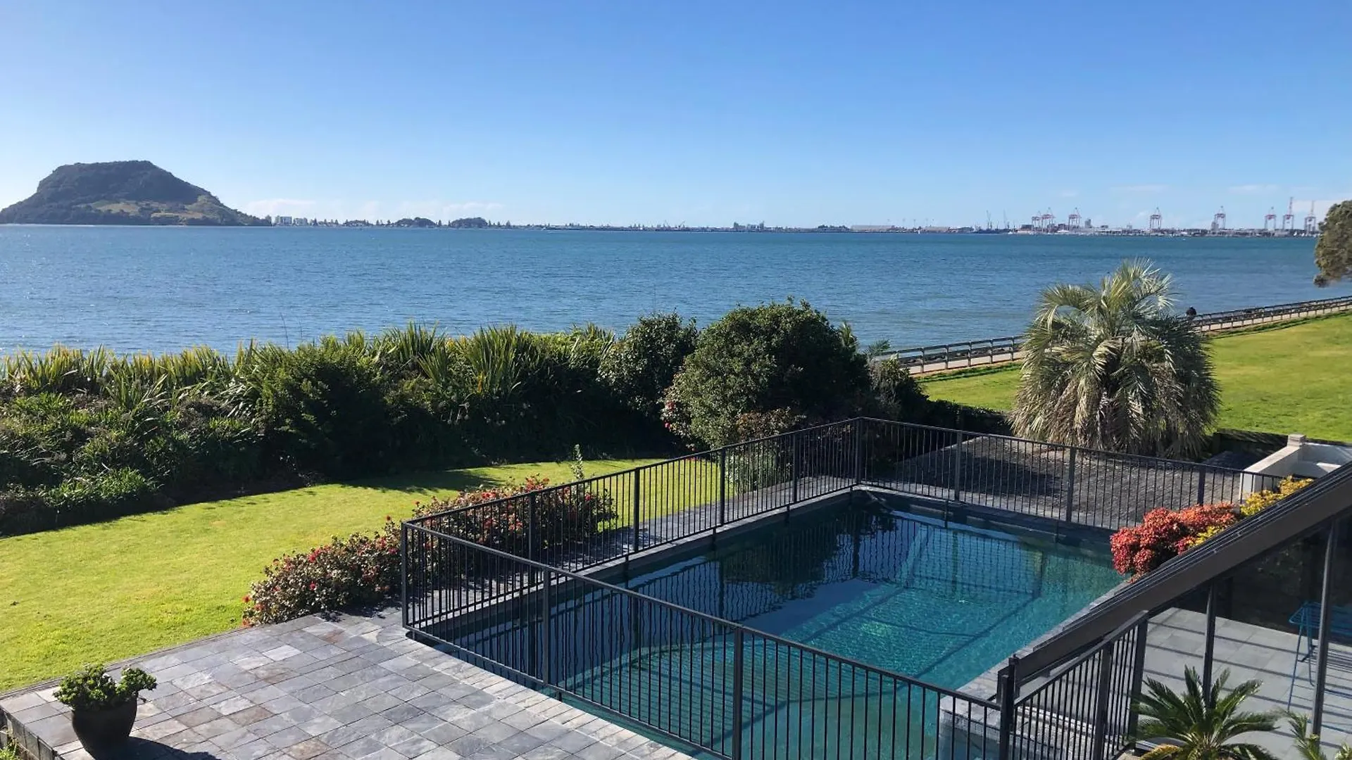 Guest house Guest Suite With Sea Views And Thermally Heated Hot Tub Tauranga New Zealand