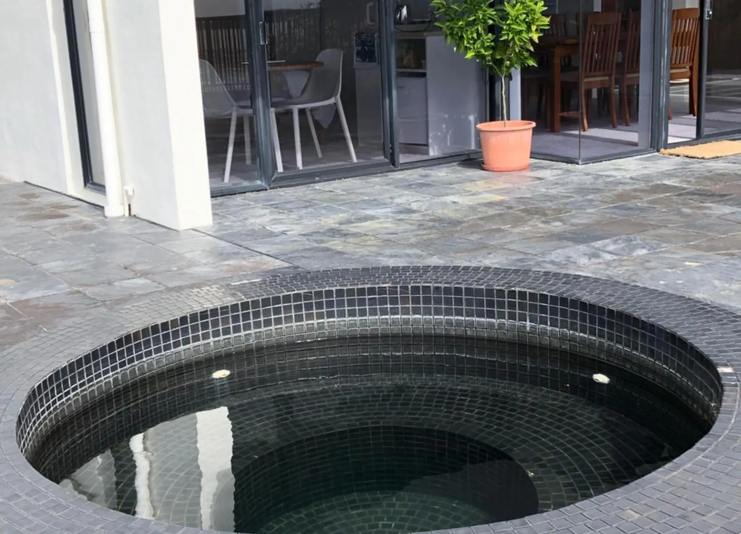 Гостевой дом Guest Suite With Sea Views And Thermally Heated Hot Tub Тауранга